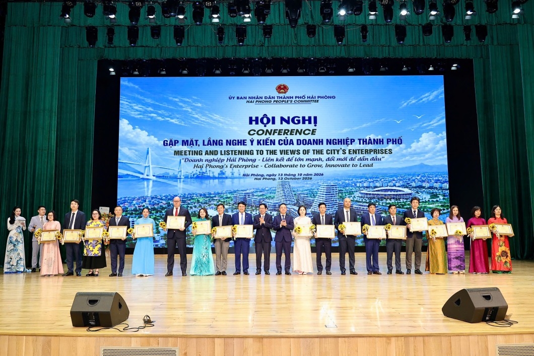 PORT OF HAI PHONG HONOURED BY THE CITY ON VIETNAMESE ENTREPRENEURS’ DAY