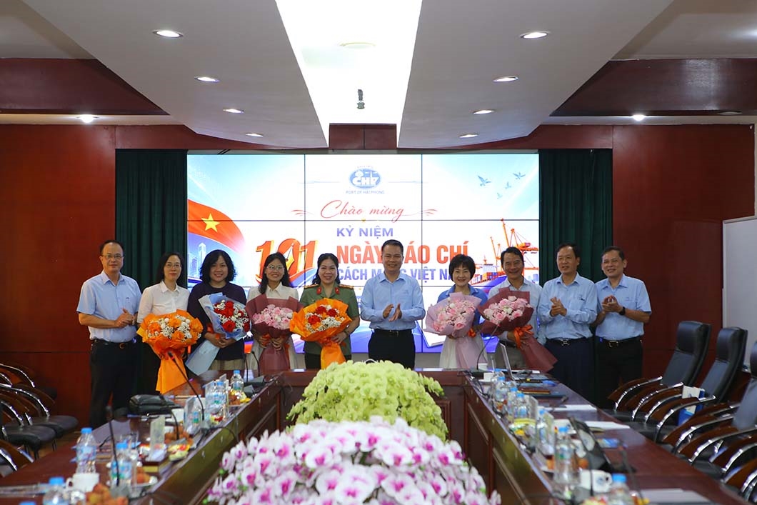 Cảng Hải Phòng gặp mặt, chúc mừng các cơ quan báo chí nhân kỷ niệm 101 năm Ngày Báo chí Cách mạng Việt nam