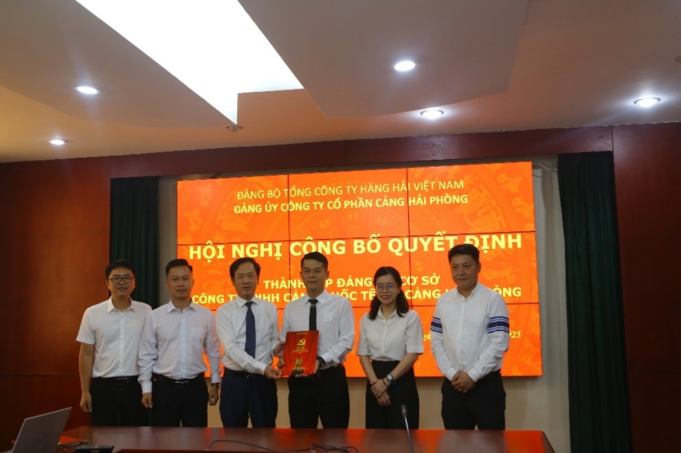 ĐẢNG ỦY CẢNG HẢI PHÒNG CÔNG BỐ QUYẾT ĐỊNH THÀNH LẬP ĐẢNG BỘ CƠ SỞ CÔNG TY TNHH CẢNG QUỐC TẾ TIL CẢNG HẢI PHÒNG