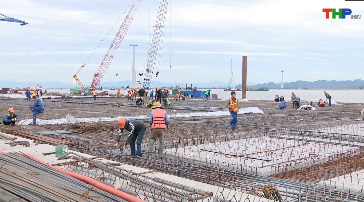 Dự án đầu tư xây dựng bến 3,4 khu bến cảng Lạch Huyện - các mũi thi công hoạt động hết công suất, đảm bảo tiến độ dự án