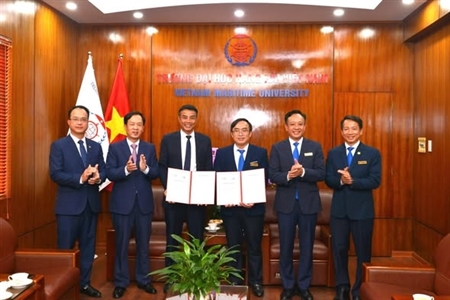 LỄ TRAO BIÊN BẢN GHI NHỚ HỢP TÁC GIỮA VIỆN KHOA HỌC VÀ CÔNG NGHỆ TÀU THỦY VÀ CÔNG TY CP DỊCH VỤ KỸ THUẬT & ĐÀO TẠO CẢNG HẢI PHÒNG