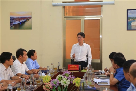 Tổng công ty Hàng hải Việt Nam làm việc với Công ty cổ phần Cảng Hải Phòng về các giải pháp di dời hoạt động sản xuất kinh doanh từ khu vực Cảng Hoàng Diệu 