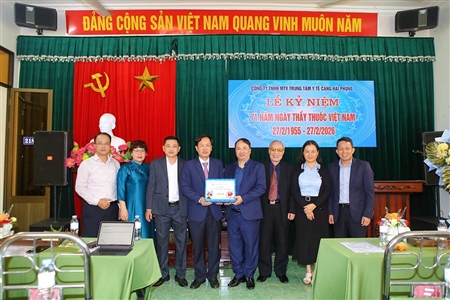 Lãnh đạo Cảng Hải Phòng thăm, chúc mừng Công ty TNHH MTV Trung tâm Y tế Cảng Hải Phòng nhân ngày Thầy thuốc Việt Nam 27/02
