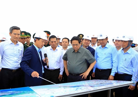 Prime Minister Pham Minh Chinh conducted on-site inspection of seaport projects No. 3, 4, 5 and 6 at Hai Phong International Gateway Port