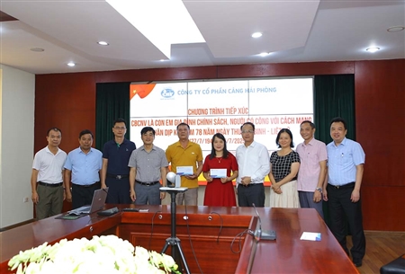 Cảng Hải Phòng tổ chức tiếp xúc, gặp gỡ CBCNV là con liệt sĩ, người có công với cách mạng nhân dịp kỷ niệm 78 năm ngày Thương binh Liệt sỹ (27/7)