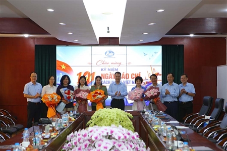 Cảng Hải Phòng gặp mặt, chúc mừng các cơ quan báo chí nhân kỷ niệm 101 năm Ngày Báo chí Cách mạng Việt nam