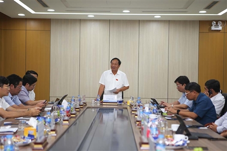 Lãnh đạo Hội đồng Nhân dân và Ban Kinh tế Ngân sách Hội đồng Nhân dân Thành phố làm việc tại Cảng Hải Phòng