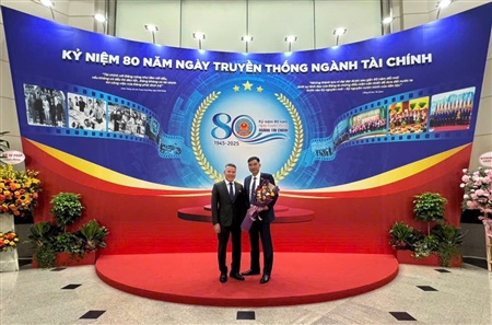 Người giữ mạch máu cảng biển ở độ cao 30 mét